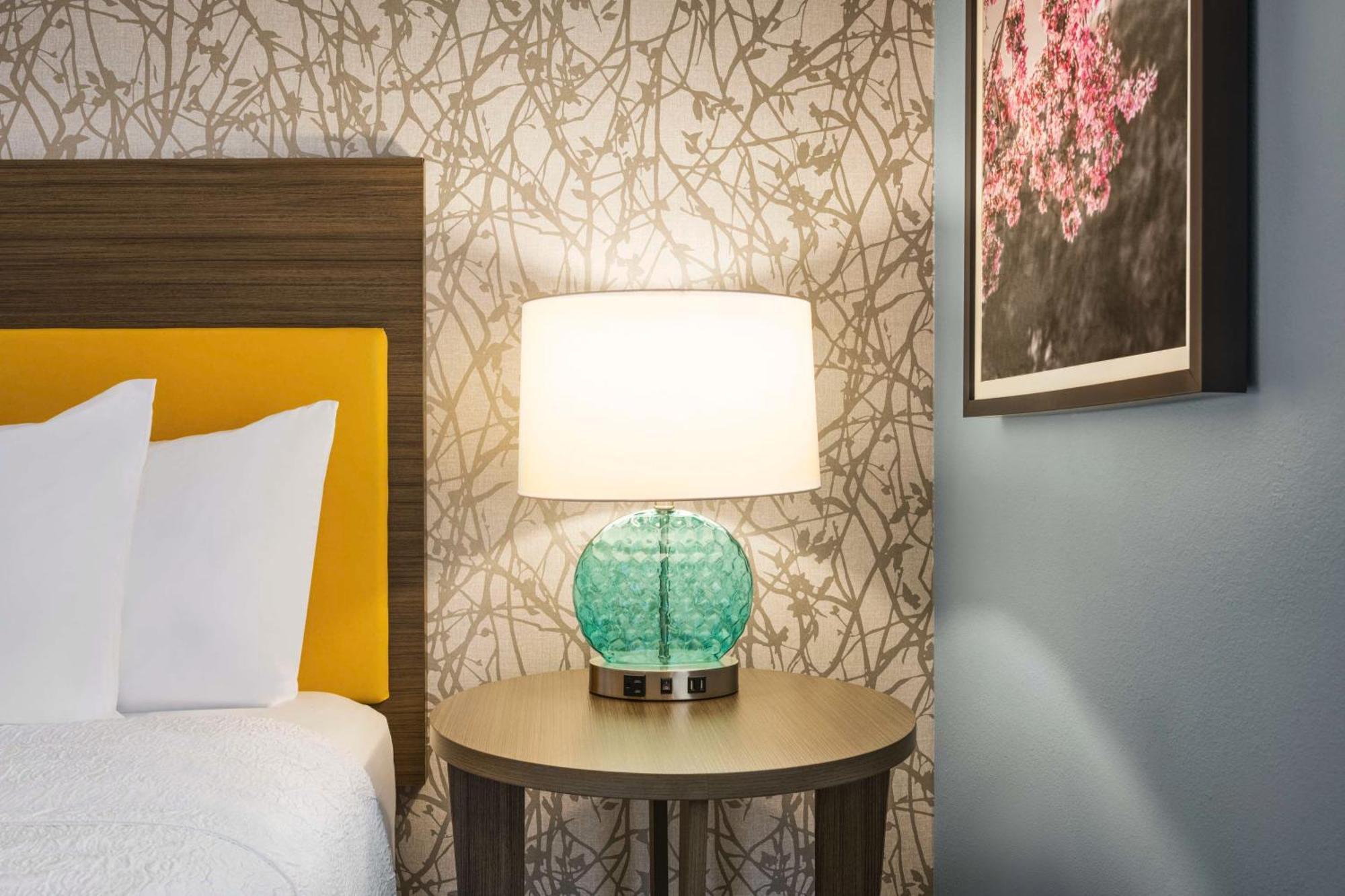 Home2 By Hilton I-25 Central 3*